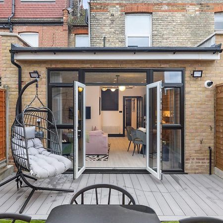 Unwind In Style 2Br With Cozy Backyard For Groups Lejlighed London Eksteriør billede