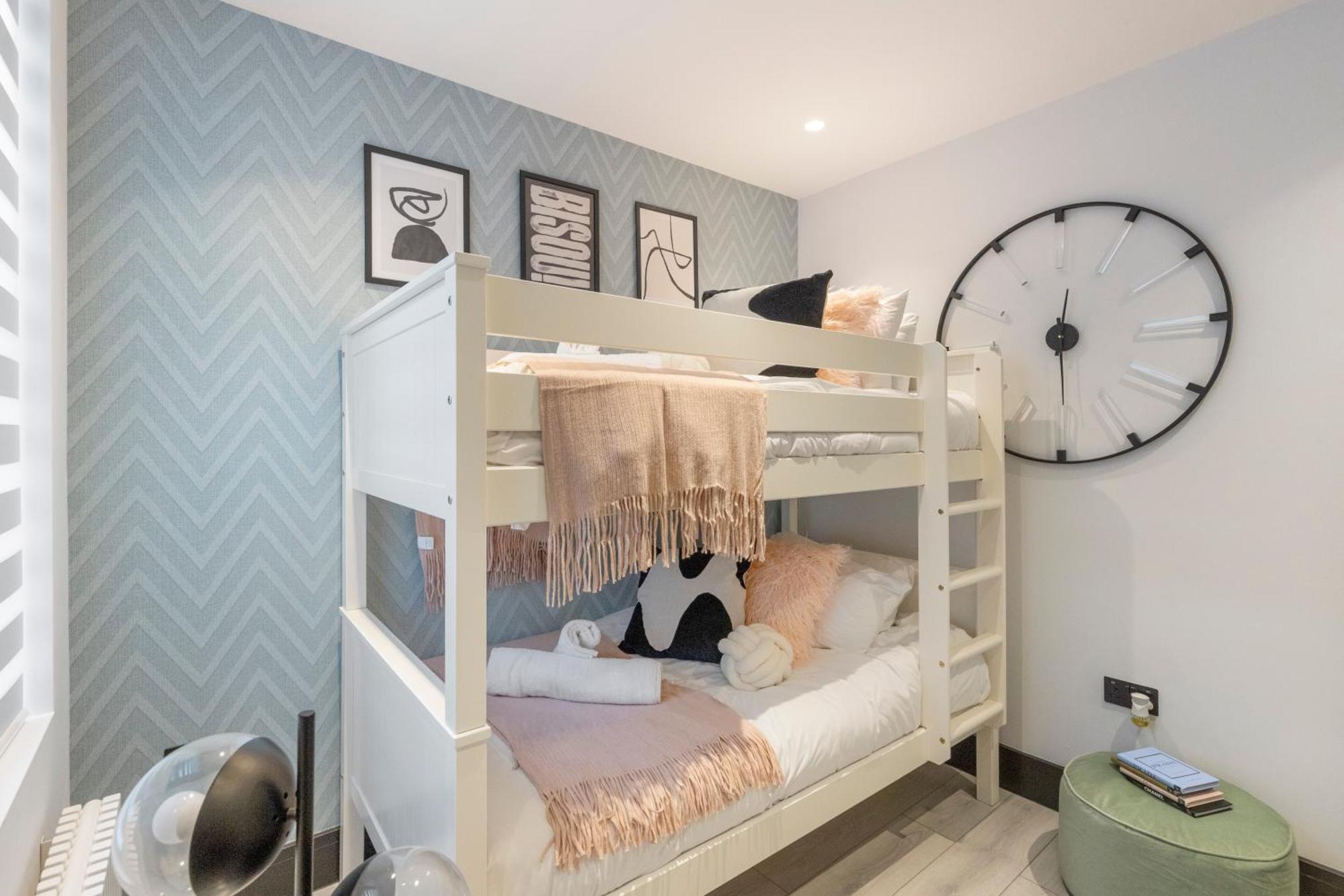 Unwind In Style 2Br With Cozy Backyard For Groups Lejlighed London Eksteriør billede