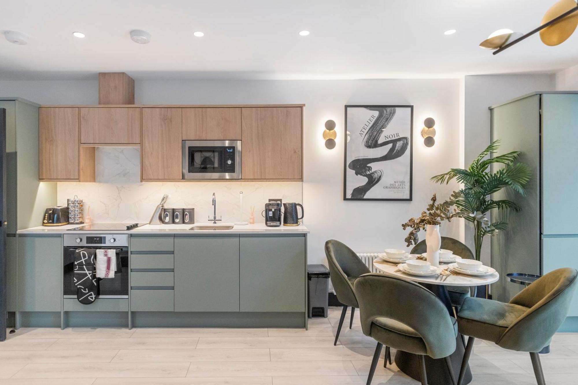 Unwind In Style 2Br With Cozy Backyard For Groups Lejlighed London Eksteriør billede