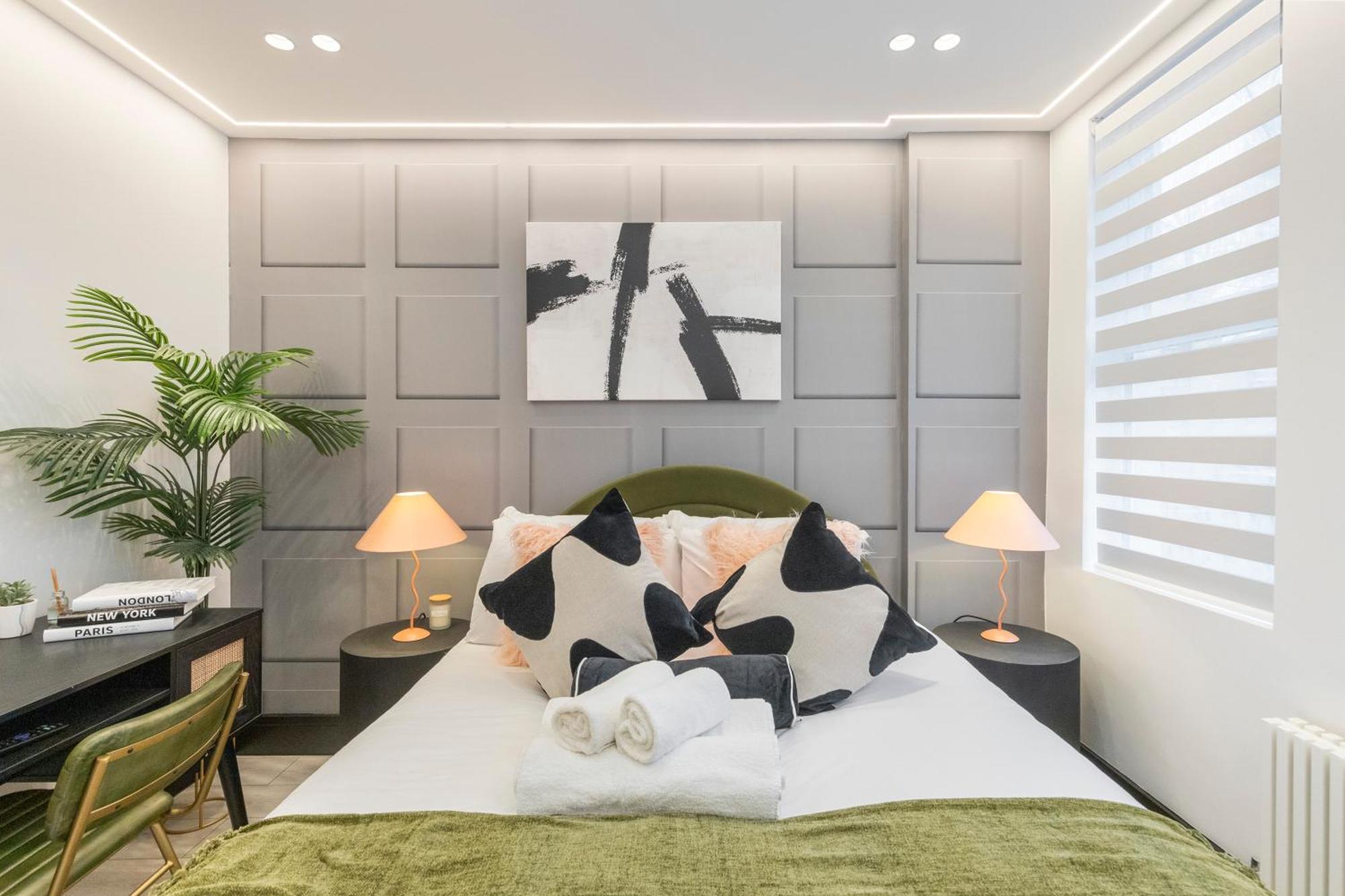 Unwind In Style 2Br With Cozy Backyard For Groups Lejlighed London Eksteriør billede