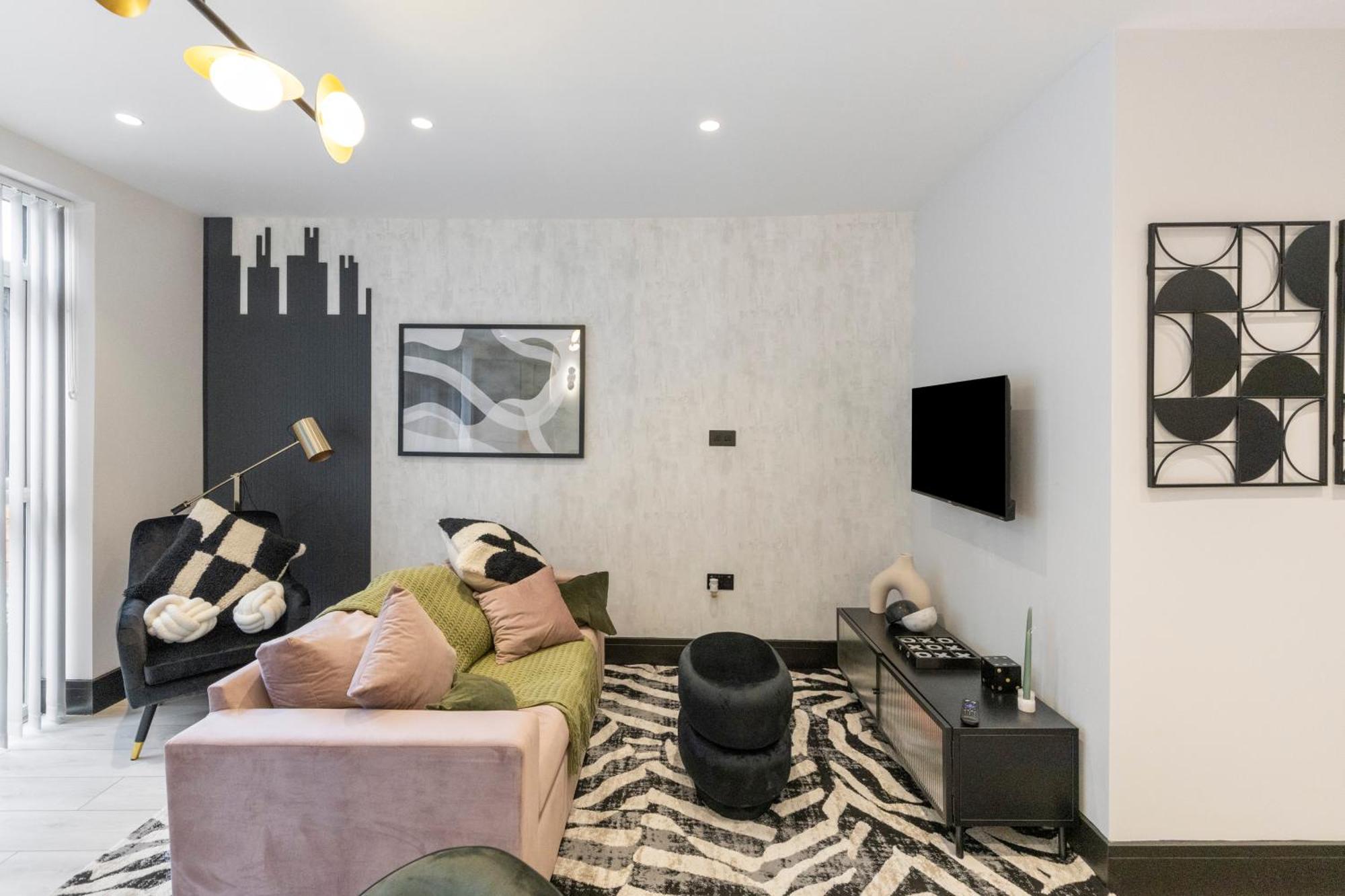 Unwind In Style 2Br With Cozy Backyard For Groups Lejlighed London Eksteriør billede