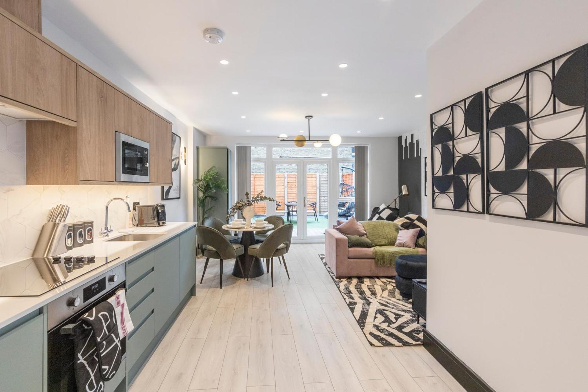 Unwind In Style 2Br With Cozy Backyard For Groups Lejlighed London Eksteriør billede