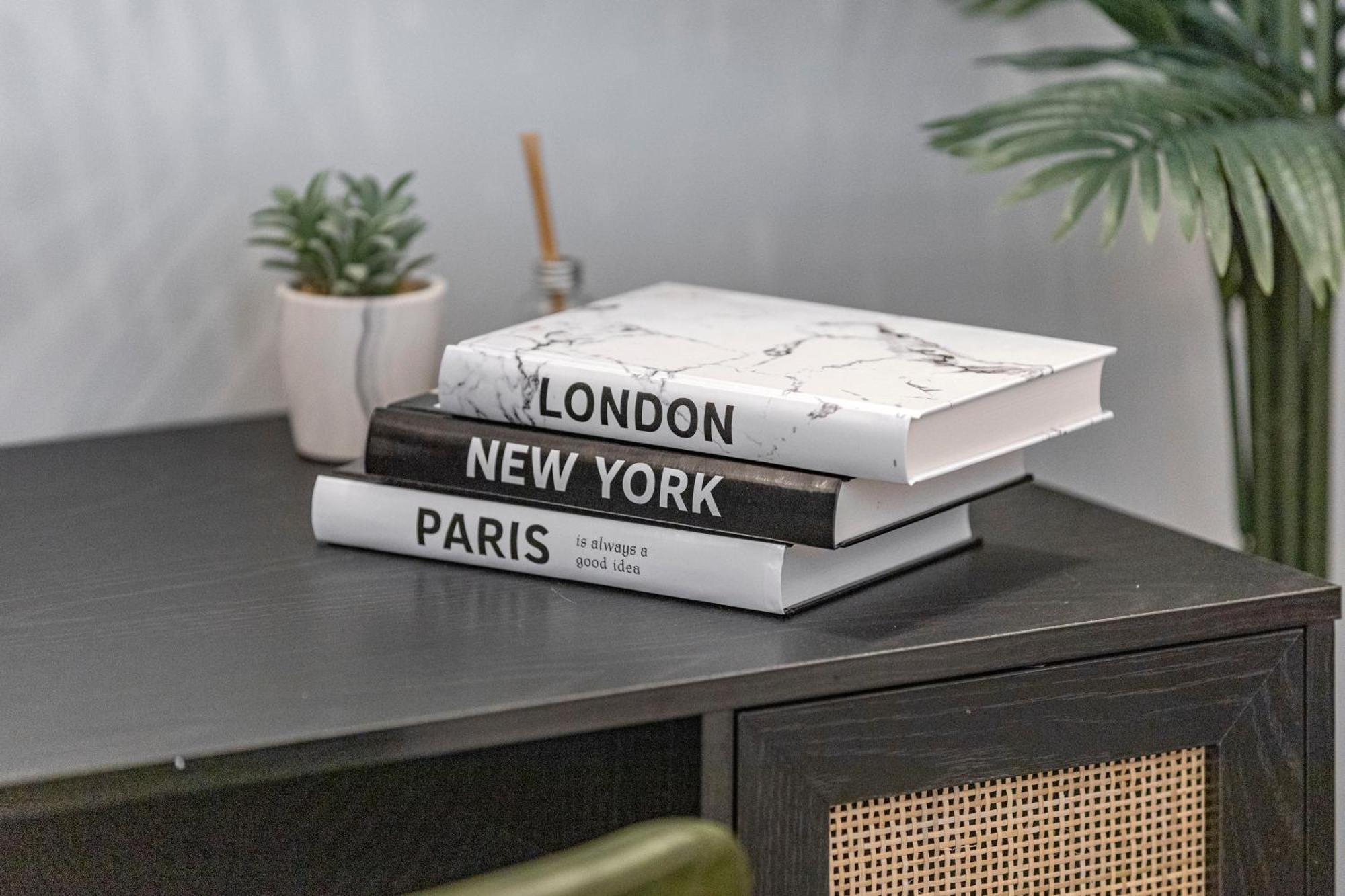 Unwind In Style 2Br With Cozy Backyard For Groups Lejlighed London Eksteriør billede
