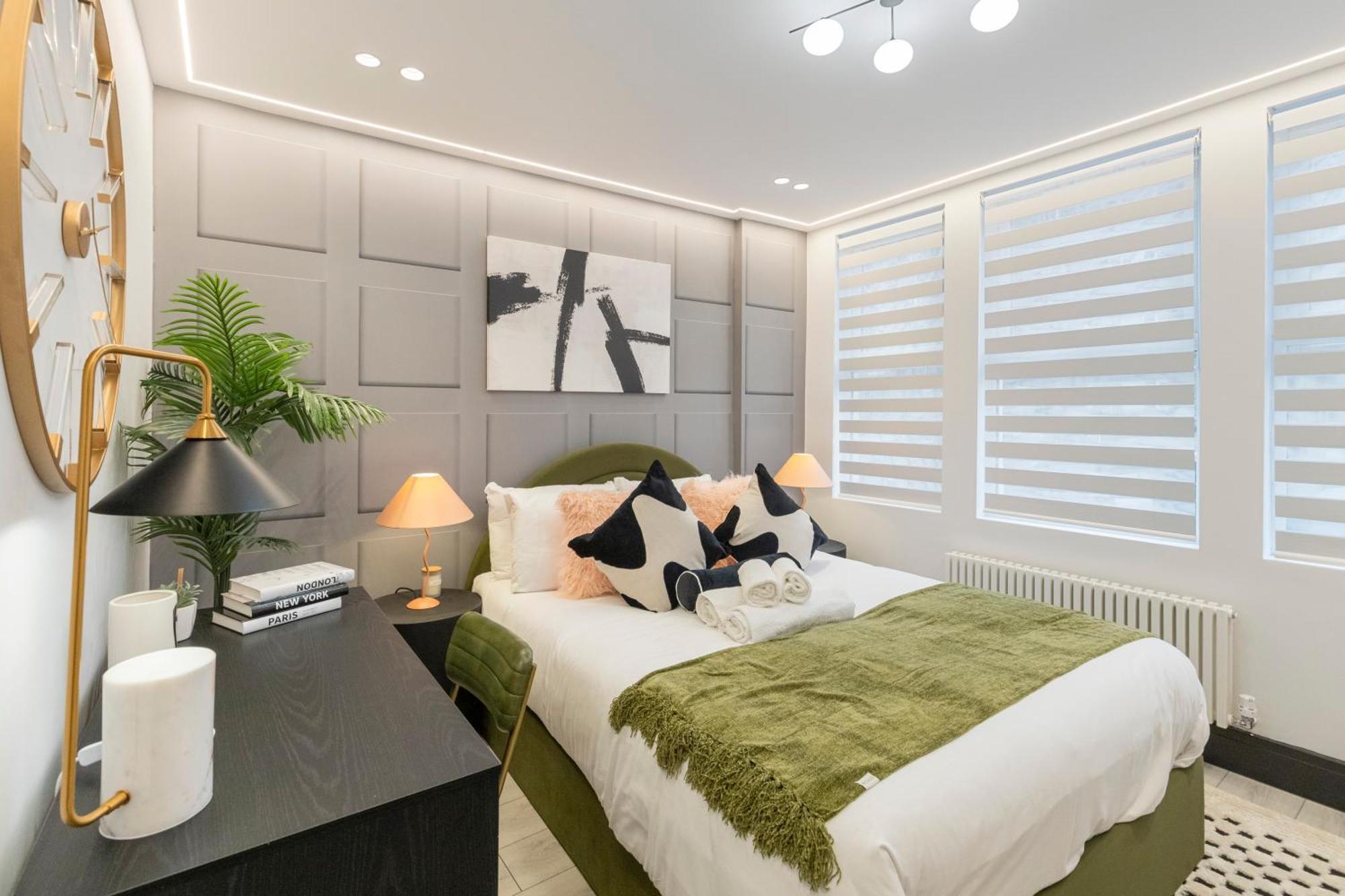 Unwind In Style 2Br With Cozy Backyard For Groups Lejlighed London Eksteriør billede