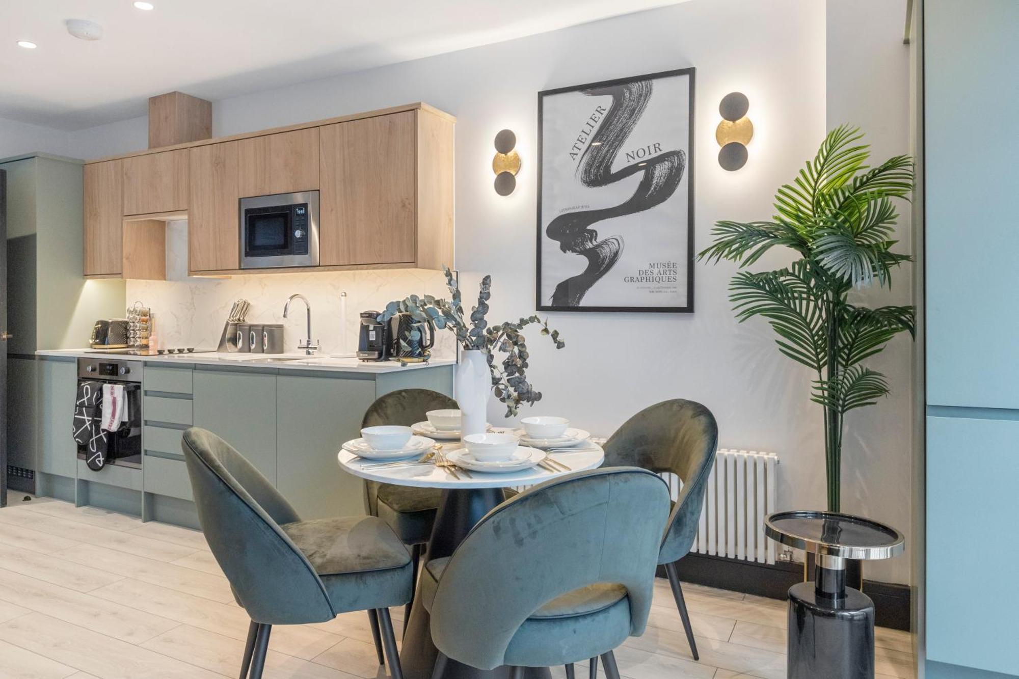 Unwind In Style 2Br With Cozy Backyard For Groups Lejlighed London Eksteriør billede