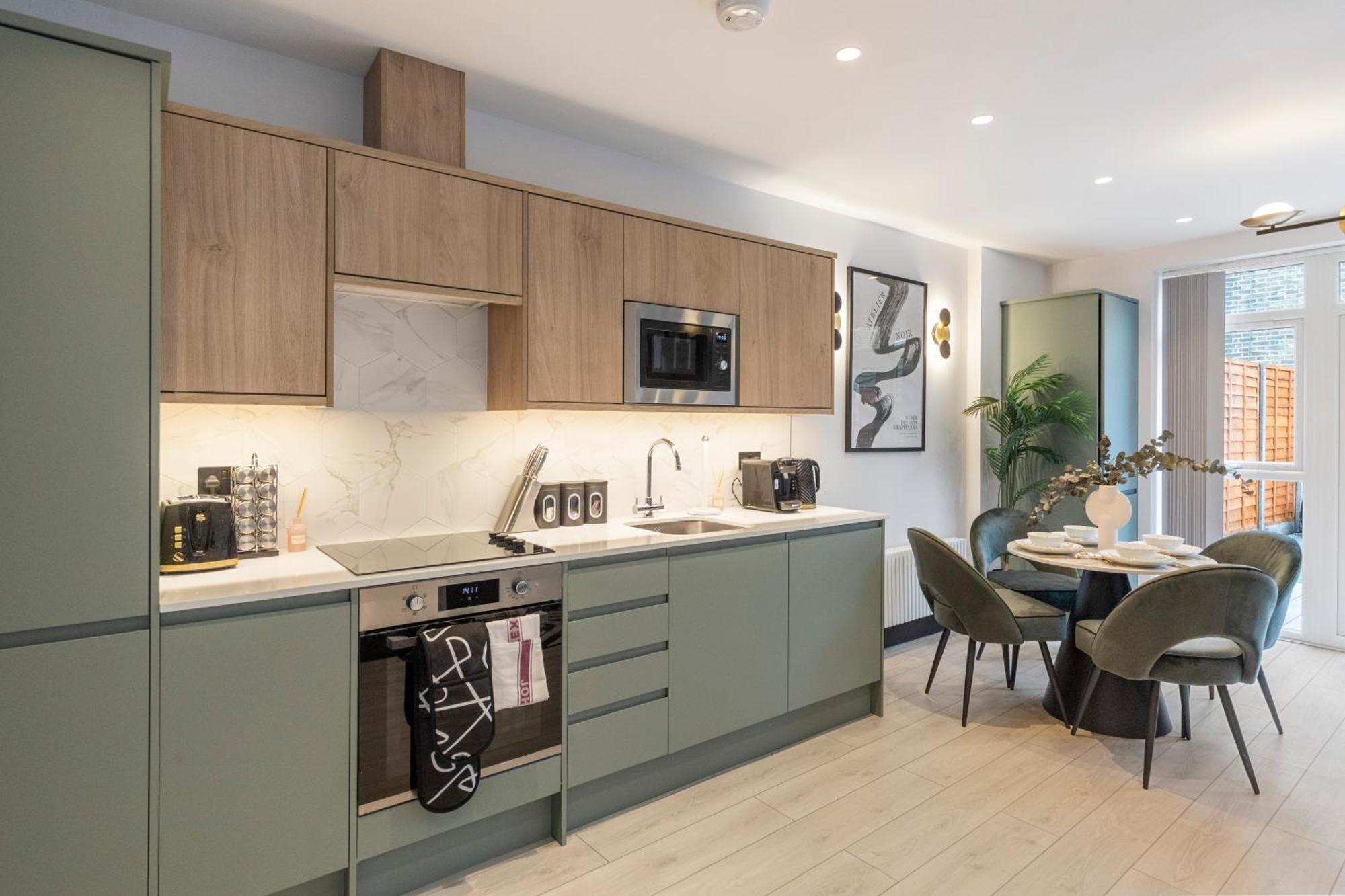 Unwind In Style 2Br With Cozy Backyard For Groups Lejlighed London Eksteriør billede